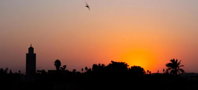 Atardecer sobre la Koutoubia · Riad Tajania